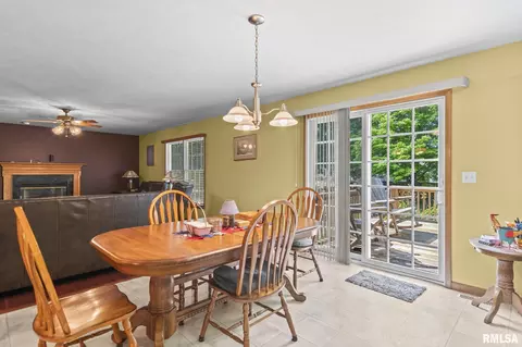 Dining - 3908 Thackeray Dr, Springfield, IL 62711 photo 4 of 4