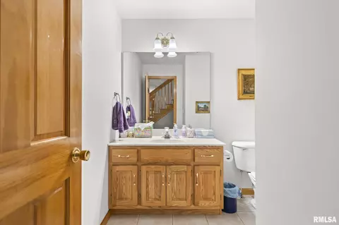 Bath - 3908 Thackeray Dr, Springfield, IL 62711 photo 1 of 6