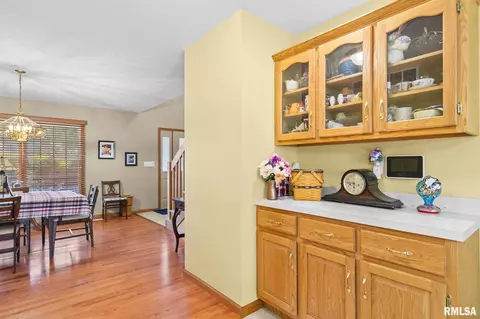 Entry Way - 3908 Thackeray Dr, Springfield, IL 62711 photo 4 of 6