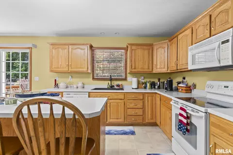 Kitchen - 3908 Thackeray Dr, Springfield, IL 62711 photo 1 of 3