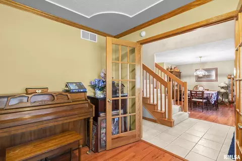Entry Way - 3908 Thackeray Dr, Springfield, IL 62711 photo 5 of 6