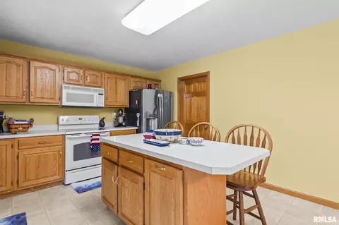 Kitchen - 3908 Thackeray Dr, Springfield, IL 62711 photo 3 of 3