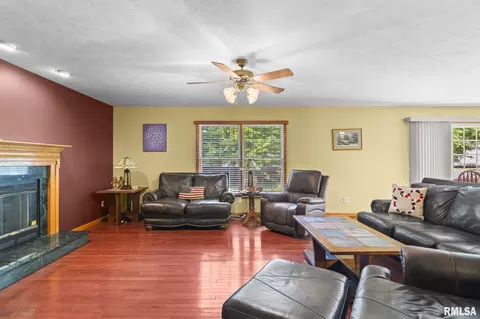 Living - 3908 Thackeray Dr, Springfield, IL 62711 photo 2 of 2
