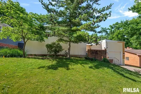 Exterior - 1704 W Jackson St, Springfield, IL 62704 photo 2 of 10
