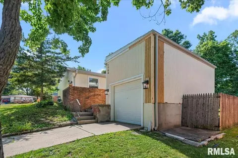 Exterior - 1704 W Jackson St, Springfield, IL 62704 photo 1 of 10