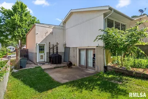 Exterior - 1704 W Jackson St, Springfield, IL 62704 photo 6 of 10