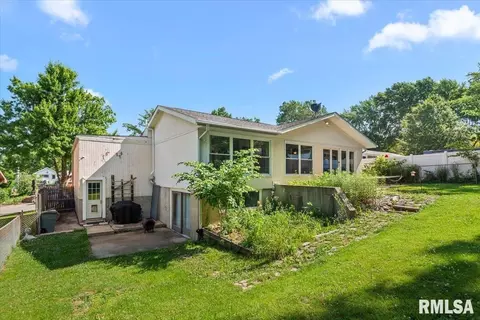 Exterior - 1704 W Jackson St, Springfield, IL 62704 photo 7 of 10