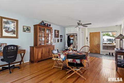 Entry Way - 1704 W Jackson St, Springfield, IL 62704 photo 2 of 2