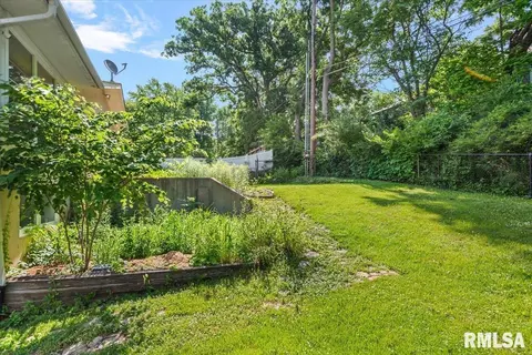 Exterior - 1704 W Jackson St, Springfield, IL 62704 photo 5 of 10