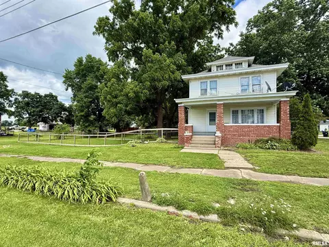 121 S Main St, Maquon, IL 61458