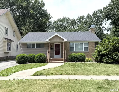 1256 N Academy St, Galesburg, IL 61401
