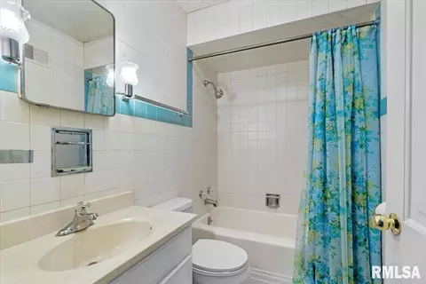 Bath - 1939 Dial Ct, Springfield, IL 62704 photo 1 of 3