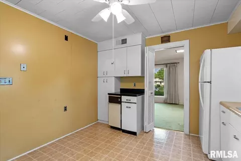 Kitchen - 1939 Dial Ct, Springfield, IL 62704 photo 3 of 3