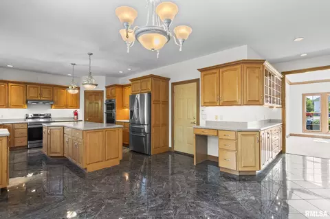 Kitchen - 4809 Bears Paw Ct, Springfield, IL 62711 photo 5 of 7