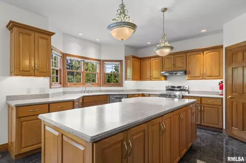 Kitchen - 4809 Bears Paw Ct, Springfield, IL 62711 photo 2 of 7
