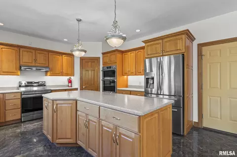 Kitchen - 4809 Bears Paw Ct, Springfield, IL 62711 photo 6 of 7