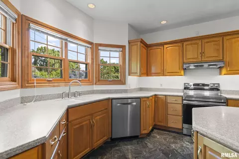 Kitchen - 4809 Bears Paw Ct, Springfield, IL 62711 photo 7 of 7