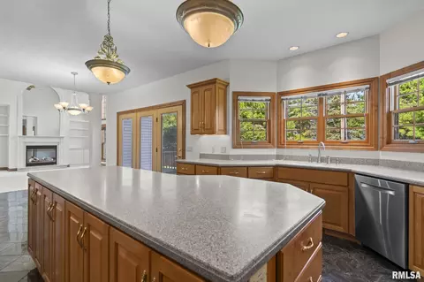 Kitchen - 4809 Bears Paw Ct, Springfield, IL 62711 photo 4 of 7