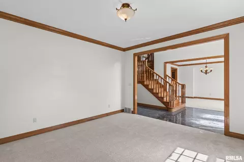 Living - 4809 Bears Paw Ct, Springfield, IL 62711 photo 2 of 7