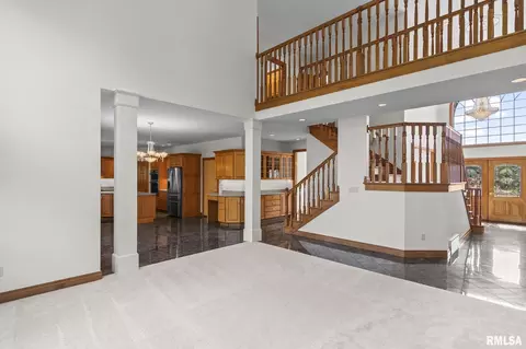 Living - 4809 Bears Paw Ct, Springfield, IL 62711 photo 6 of 7