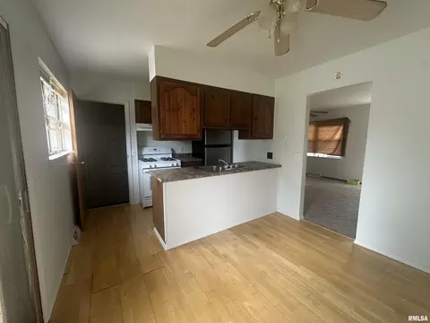 2325 Sutherland Rd, Springfield, IL 62702 photo 5