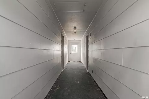 Entry Way - 208 S Washington St, Mount Pulaski, IL 62548 photo 1 of 2