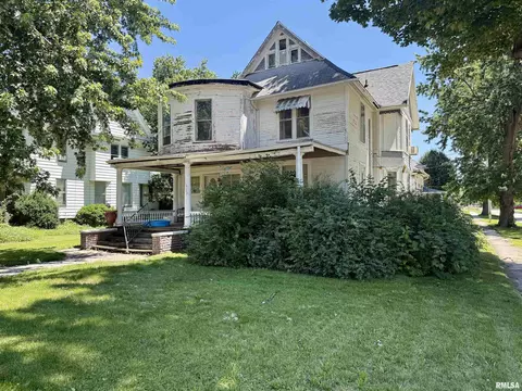 915 N Broad St, Galesburg, IL 61401