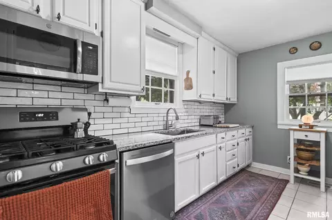 Kitchen - 913 Williams Blvd, Springfield, IL 62704 photo 2 of 3