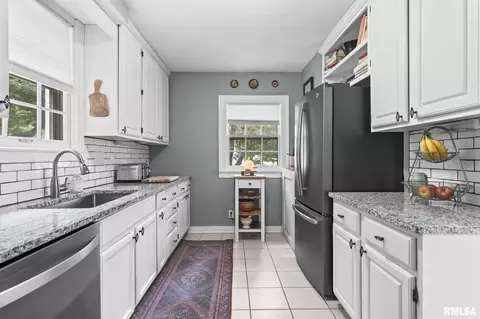 Kitchen - 913 Williams Blvd, Springfield, IL 62704 photo 3 of 3