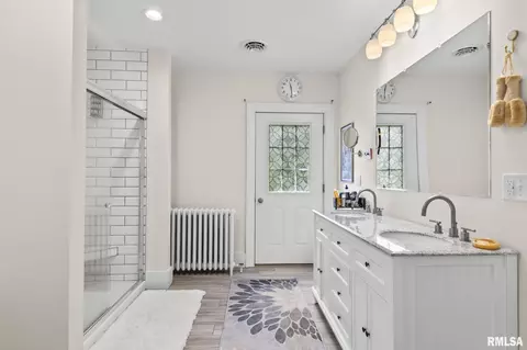 Bath - 913 Williams Blvd, Springfield, IL 62704 photo 3 of 4