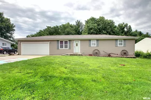 514 W Washington St, Mendon, IL 62351