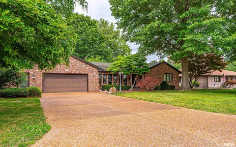 43 Illini Dr, Lincoln, IL 62656