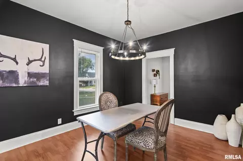 Dining - 1032 N 2nd St, Springfield, IL 62702 photo 3 of 3
