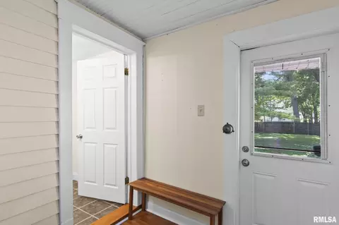 Entry Way - 1032 N 2nd St, Springfield, IL 62702 photo 3 of 5