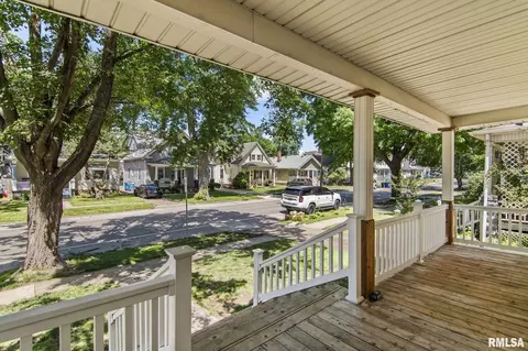 Exterior - 1032 N 2nd St, Springfield, IL 62702 photo 3 of 10