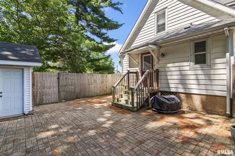Exterior - 1032 N 2nd St, Springfield, IL 62702 photo 5 of 10