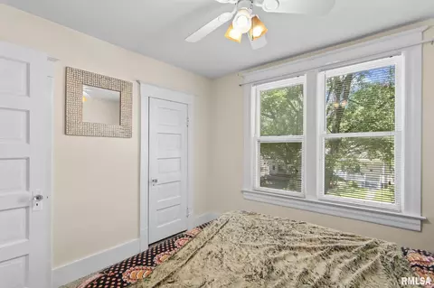 Bedroom - 1032 N 2nd St, Springfield, IL 62702 photo 3 of 6