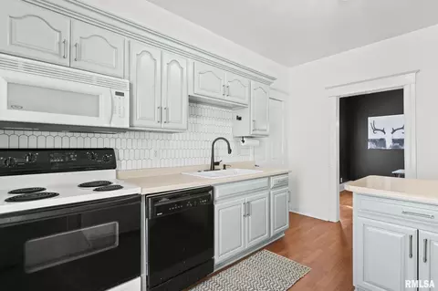 Kitchen - 1032 N 2nd St, Springfield, IL 62702 photo 3 of 4