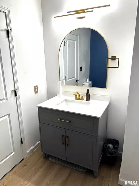Bath - 2436 Normal Dr, Springfield, IL 62707 photo 1 of 6