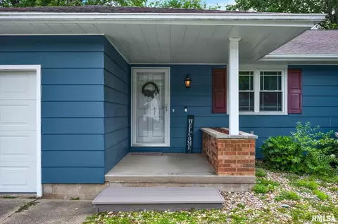 Exterior - 1142 Stacy Ln, Macomb, IL 61455 photo 4 of 8