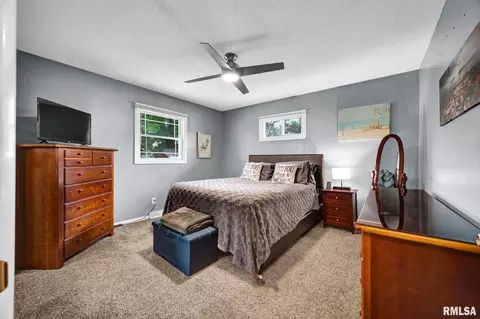 Bedroom - 1142 Stacy Ln, Macomb, IL 61455 photo 1 of 5