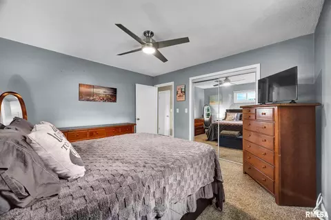 Bedroom - 1142 Stacy Ln, Macomb, IL 61455 photo 2 of 5