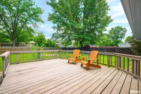 Exterior - 1142 Stacy Ln, Macomb, IL 61455 photo 5 of 8
