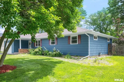 Exterior - 1142 Stacy Ln, Macomb, IL 61455 photo 3 of 8