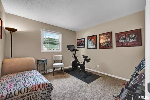 Bedroom - 1142 Stacy Ln, Macomb, IL 61455 photo 5 of 5