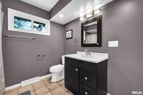 Bath - 1142 Stacy Ln, Macomb, IL 61455 photo 2 of 2