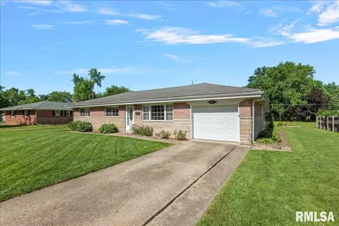 55 Bonniebrook Rd, Chatham, IL 62629