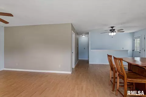 Entry Way - 1524 Maureen Ct, Springfield, IL 62702 photo 1 of 3