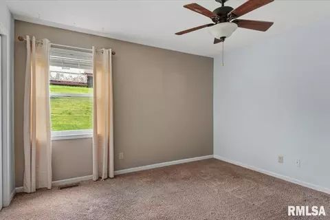 Bedroom - 1524 Maureen Ct, Springfield, IL 62702 photo 1 of 7