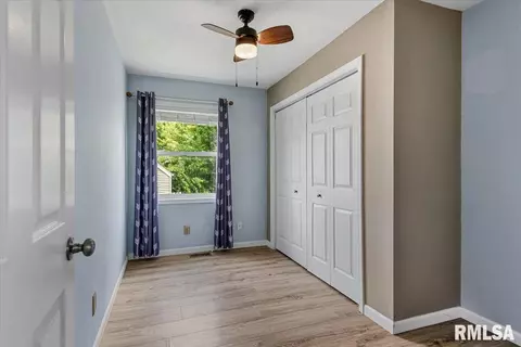 Bedroom - 1524 Maureen Ct, Springfield, IL 62702 photo 5 of 7